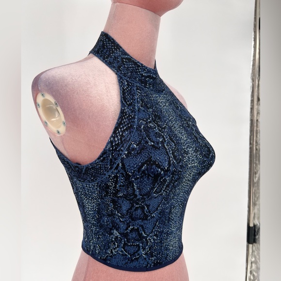 NWT BCBGMaxAzria Snake Skin Print Crop Top - Picture 6 of 12